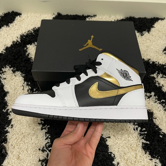 NWT Air Jordan 1 Mid GS In White/multi-color-black - Picture 2 of 11